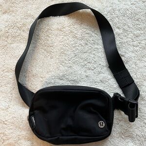 lululemon black Everywhere Belt Bag